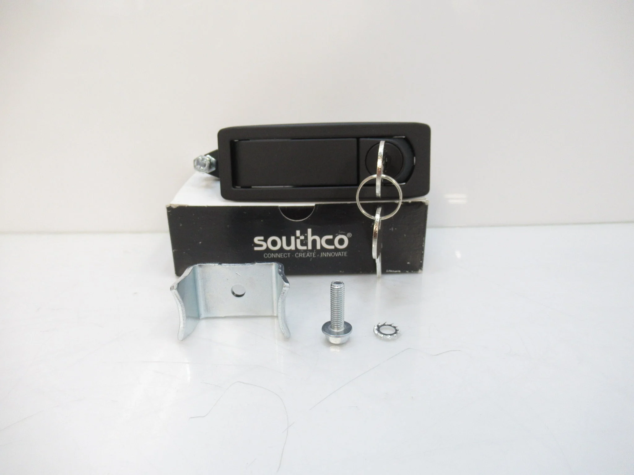 C2-32-25 Southco Adjustable Lever Latch Zinc Alloy Key Locking Black