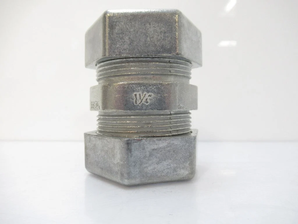 FIT2106 1 1/4" EMT Conduit Compression Type Coupling