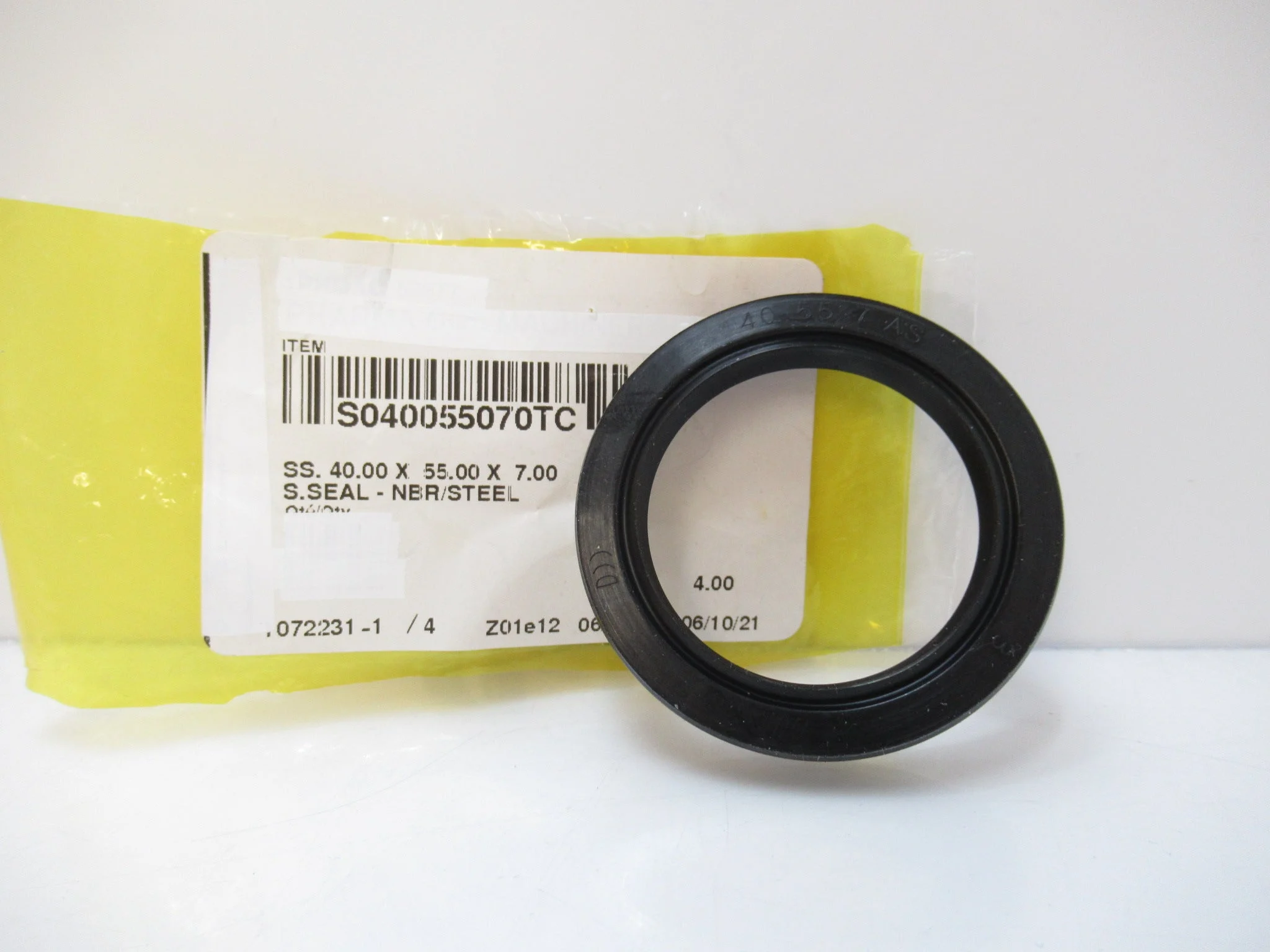 S040055070TC Oil Seal SS. 40.00 x 55.00 x 7.00 S.Seal-NBR/Steel